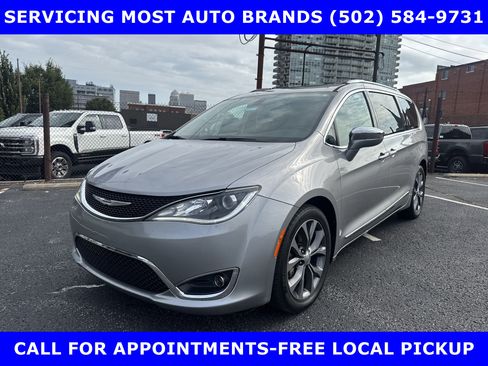 Used 2017 Chrysler Pacifica Limited image 3