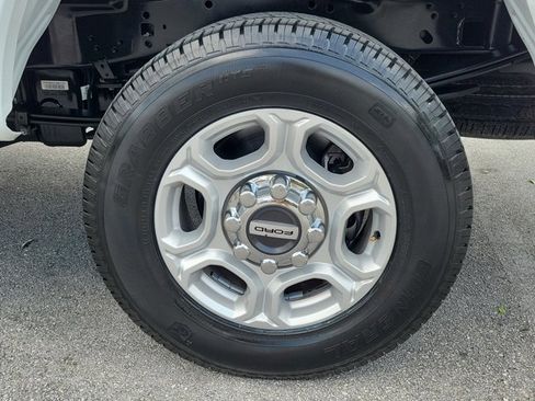 Certified 2025 Ford F250 XLT AWD/4WD image 5