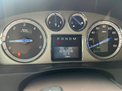 Used 2011 Cadillac Escalade Premium RWD image 27