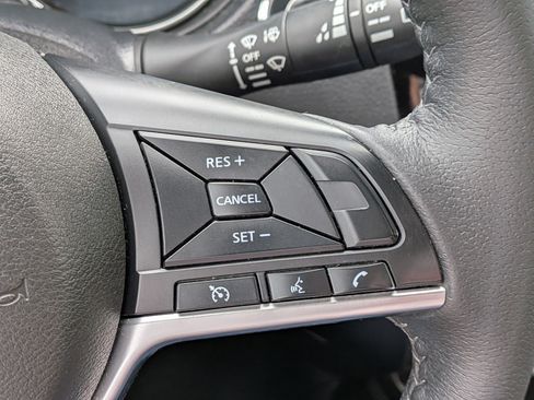 Used 2020 Nissan Rogue SV AWD/4WD image 18