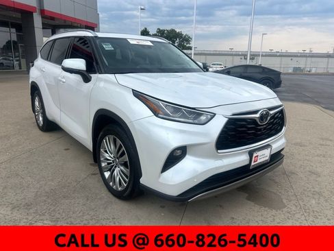 Certified 2024 Toyota Highlander Platinum AWD/4WD image 4