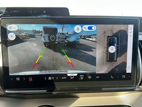 Used 2025 Ford Expedition Active image 29