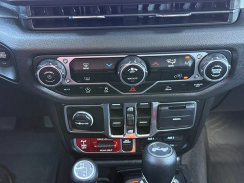 Used 2025 Jeep Wrangler Unlimited Sport AWD/4WD image 10