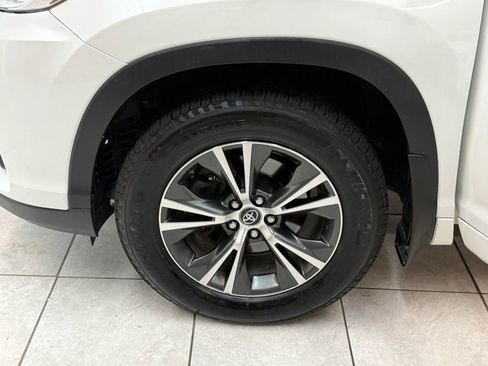 Used 2017 Toyota Highlander Plus w/ Carpet Mat Package AWD/4WD image 41