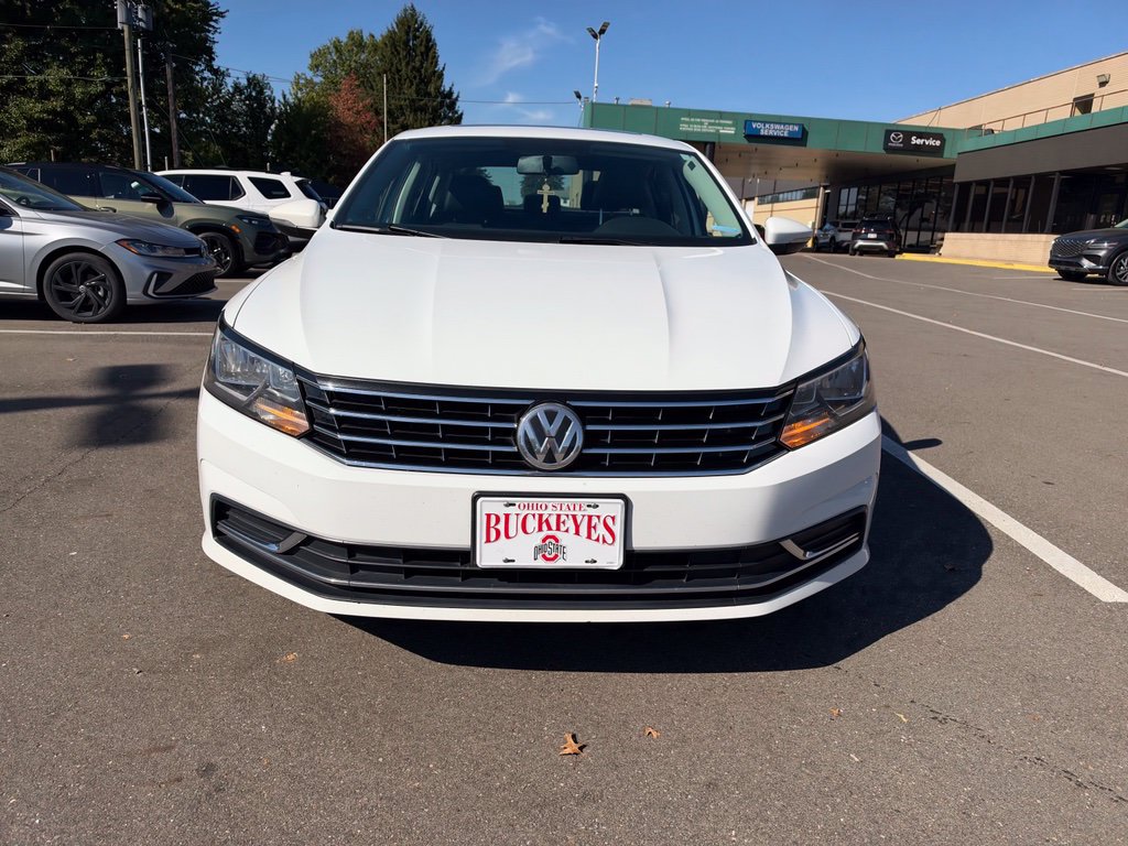 Used 2018 Volkswagen Passat 2.0T SE FWD image 2
