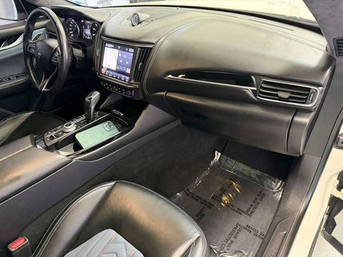 Used 2023 Maserati Levante GT AWD/4WD image 27