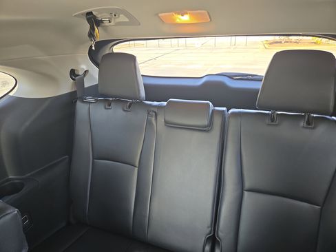 Used 2022 Toyota Highlander XLE image 22