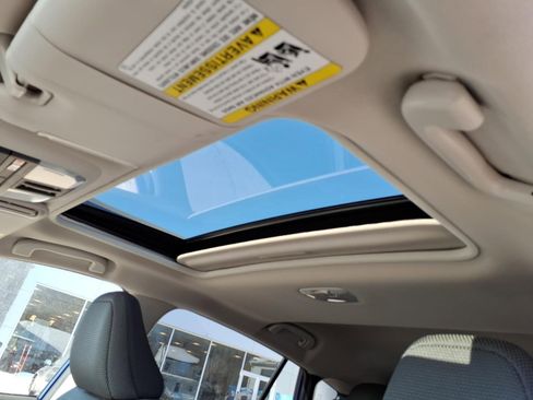 Used 2024 Subaru Crosstrek 2.0i Premium image 8