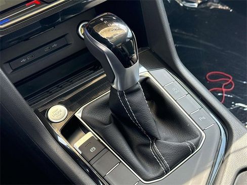 New 2025 Volkswagen Taos SE image 17