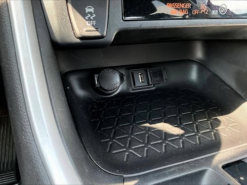 Used 2022 Toyota RAV4 LE FWD image 12