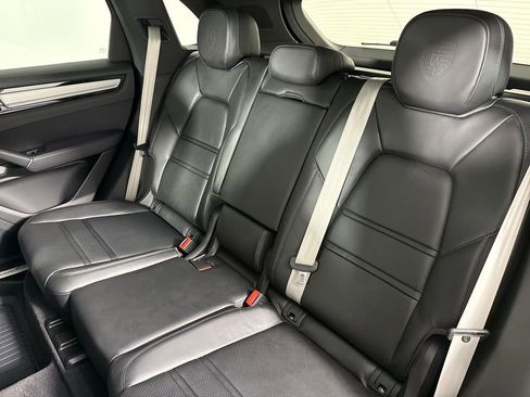 Certified 2023 Porsche Cayenne Platinum Edition image 22