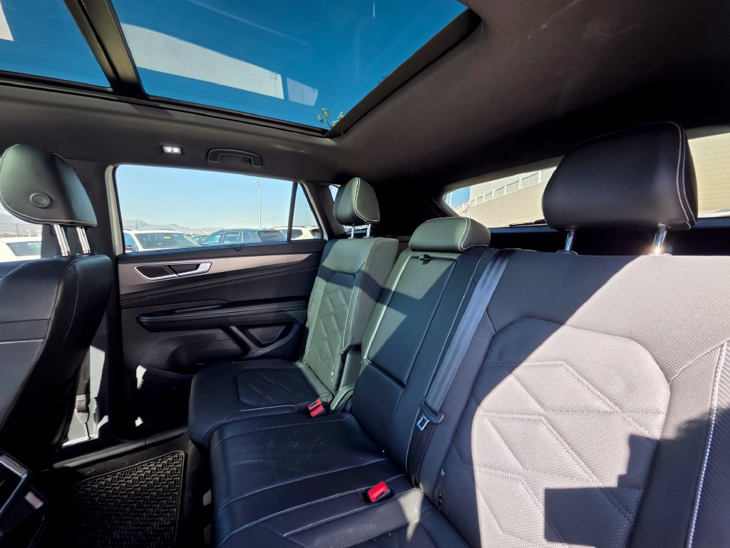 Used 2024 Volkswagen Atlas Cross Sport SE w/ Panoramic Sunroof Package FWD image 19