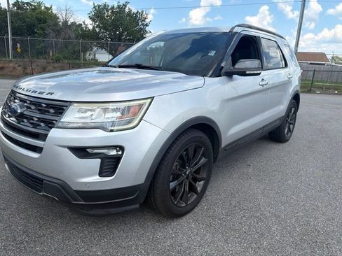 Used 2019 Ford Explorer XLT w/ Equipment Group 202A FWD image 8