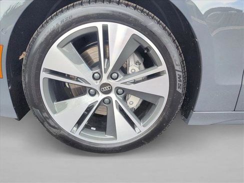 Used 2025 Audi A6 e-tron Premium Plus w/ Premium Plus RWD image 21