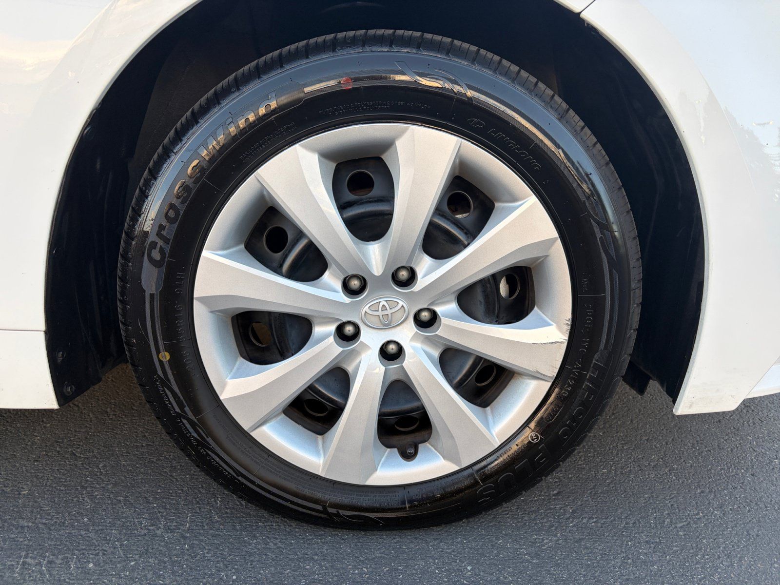 Used 2024 Toyota Corolla LE FWD image 30