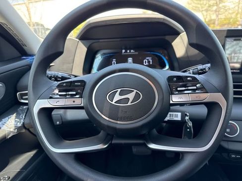 New 2026 Hyundai Elantra SE FWD image 18