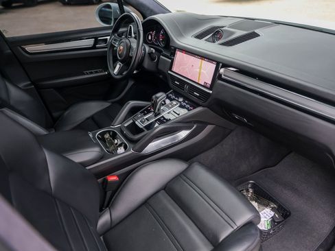 Used 2020 Porsche Cayenne Turbo w/ Assistance Package image 31