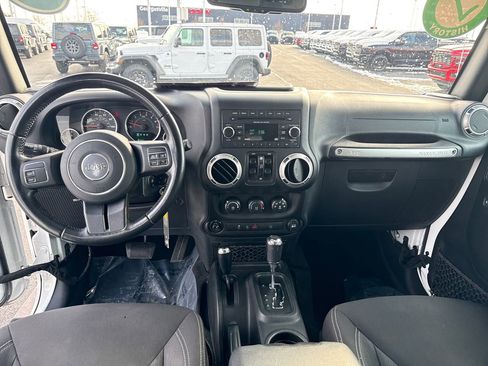 Used 2018 Jeep Wrangler Unlimited Sahara image 17