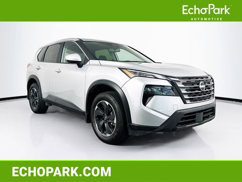 Used 2024 Nissan Rogue SV image 1