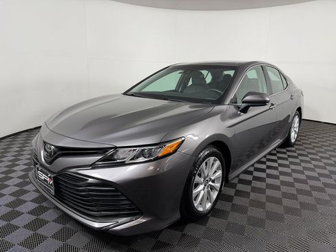 Used 2019 Toyota Camry LE FWD image 2