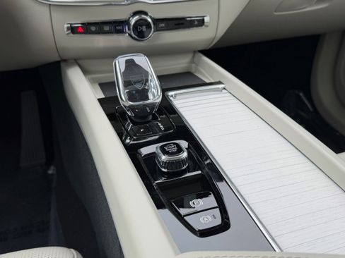 New 2026 Volvo XC60 B5 Ultra w/ Protection Package Premier image 13