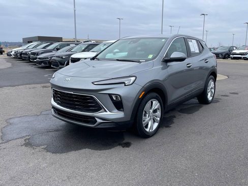 Used 2024 Buick Encore GX Preferred w/ Comfort Package image 3