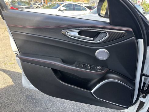 Used 2018 Alfa Romeo Giulia Quadrifoglio w/ Driver Assist Dynamic Package image 17