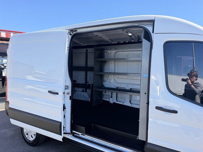 Used 2023 Ford E-Transit Medium Roof RWD image 7