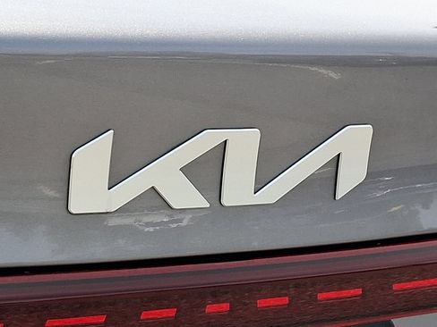 Used 2024 Kia Forte LXS image 27