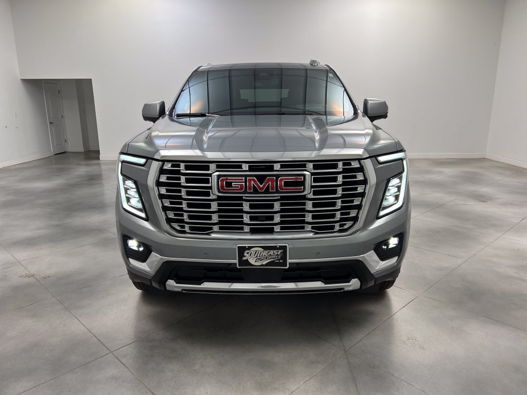 Used 2025 GMC Yukon XL Denali RWD image 3