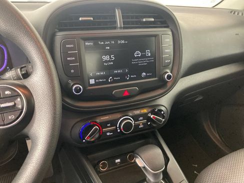 Used 2025 Kia Soul LX w/ LX Technology Package FWD image 2