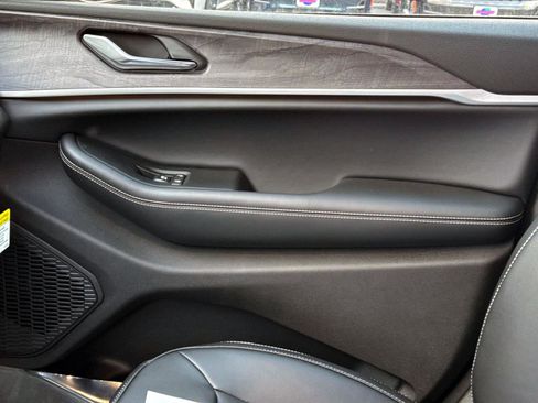 New 2025 Jeep Grand Cherokee Limited image 14