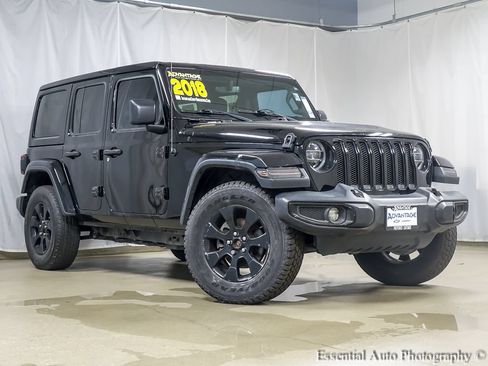 Used 2018 Jeep Wrangler Unlimited Sahara AWD/4WD image 2