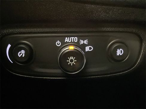 Used 2019 Chevrolet Equinox Premier image 25