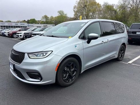 Used 2023 Chrysler Pacifica Touring-L w/ S Appearance Package FWD image 7