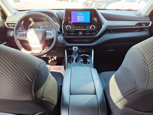 Used 2024 Toyota Highlander LE image 18
