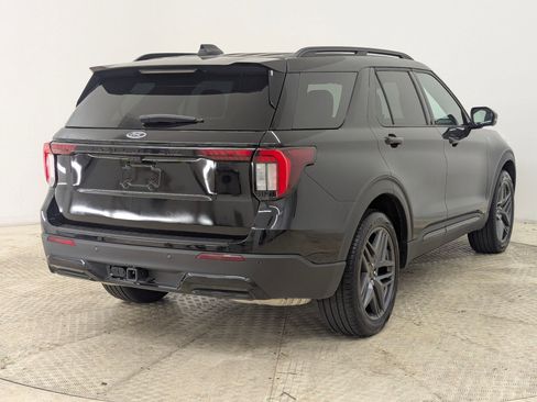 Certified 2025 Ford Explorer ST-Line w/ ST-Line Street Pack image 9