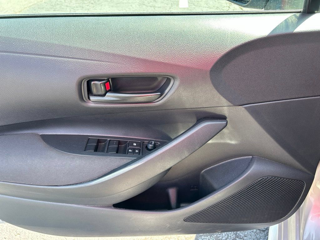 Used 2025 Toyota Corolla LE FWD image 14