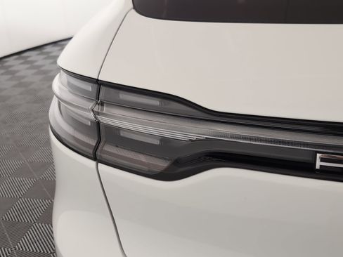 Used 2025 Porsche Macan image 15