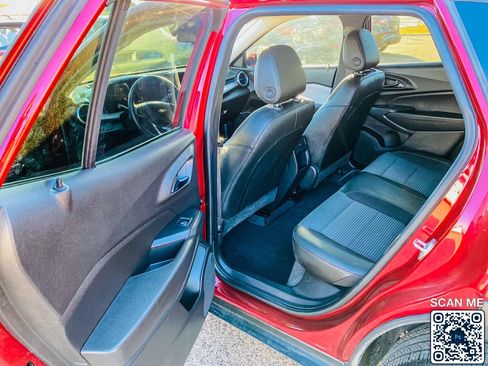 Used 2025 Chevrolet Trax LT w/ Driver Confidence Package image 13