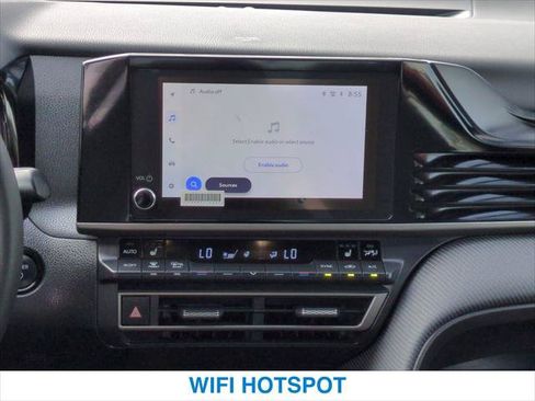 Used 2025 Toyota Camry SE w/ Convenience Package FWD image 17