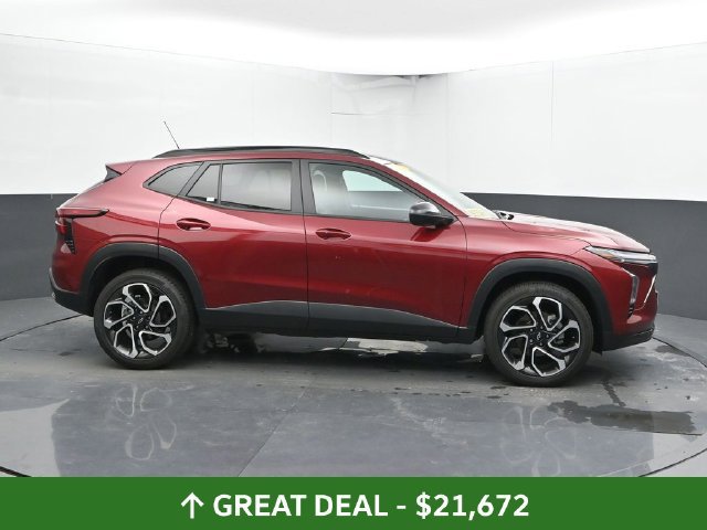 Used 2024 Chevrolet Trax RS w/ Sunroof Package FWD image 4