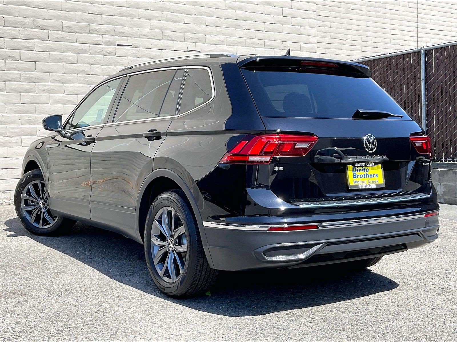 Certified 2024 Volkswagen Tiguan SE w/ Panoramic Sunroof Package AWD/4WD image 10
