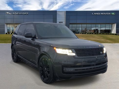 Used 2025 Land Rover Range Rover Autobiography image 4