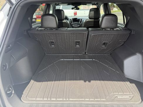 Used 2023 Chevrolet Equinox Premier image 11