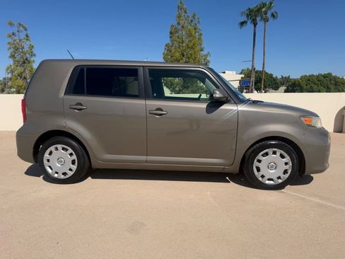 Used 2013 Scion xB FWD image 17