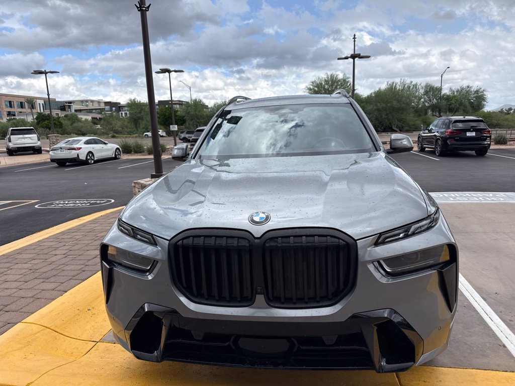 Used 2025 BMW X7 xDrive40i w/ M Sport Package AWD/4WD image 2