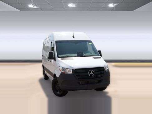 Used 2025 Mercedes-Benz Sprinter 2500 image 24