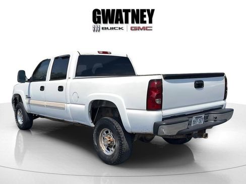 Used 2004 Chevrolet Silverado 2500 LS w/ Heavy-Duty Power Package AWD/4WD image 5