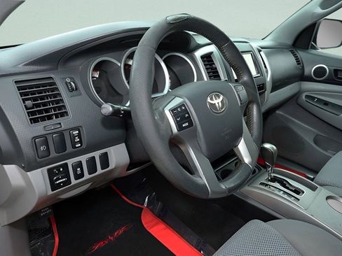 Used 2012 Toyota Tacoma PreRunner w/ TRD Sport Pkg image 19